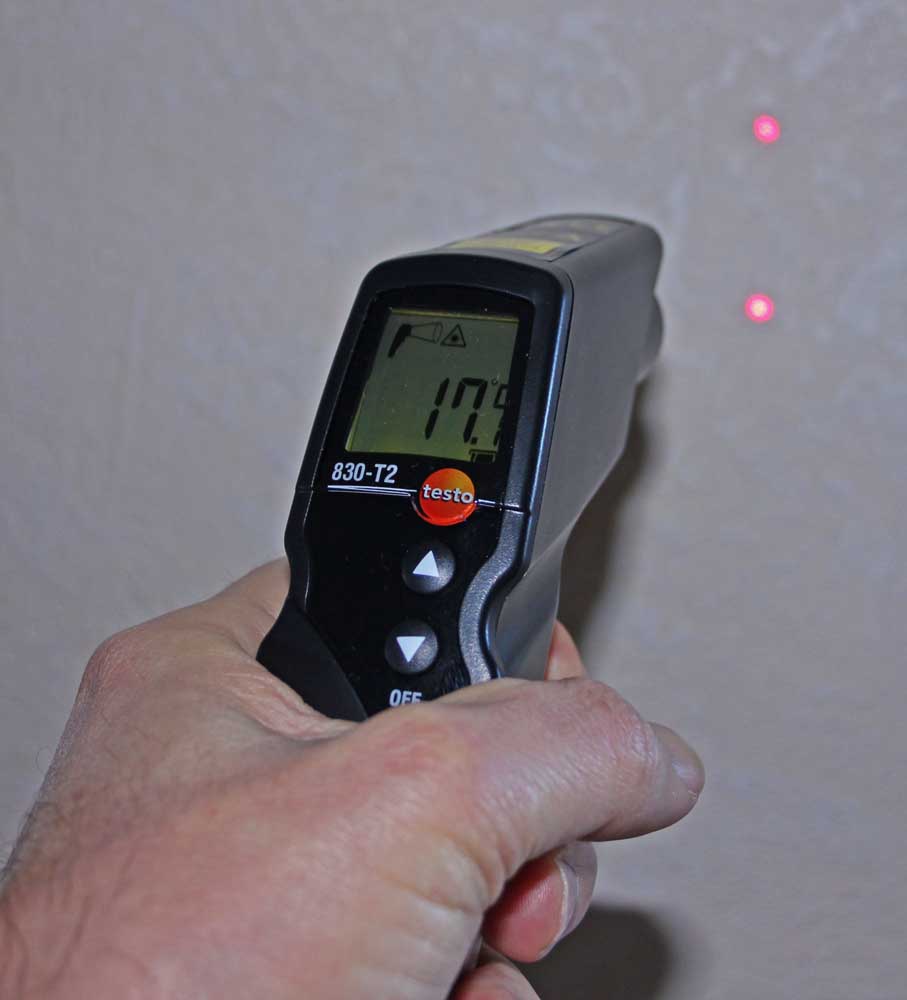 Thermomètre thermique infrarouge à visée laser en fonctionnement